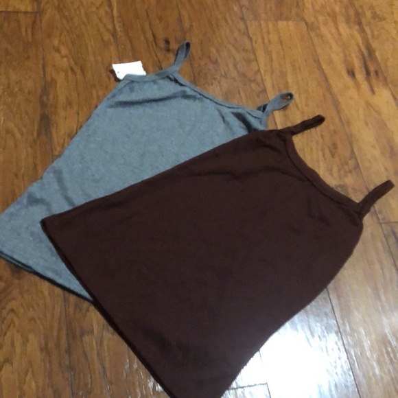 BUNDLE OF WOMAN’S NEW TANK TOP SIZE MEDIUM! NWT! SMOKE FREE HOME! - Picture 3 of 3